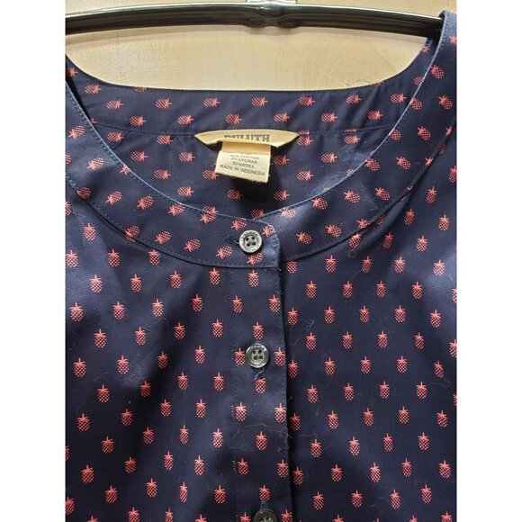 Duluth Trading Wrinklefighter L/S Tunic, 1X, Pockets, Navy & Red Pineapple Print - Picture 2 of 8